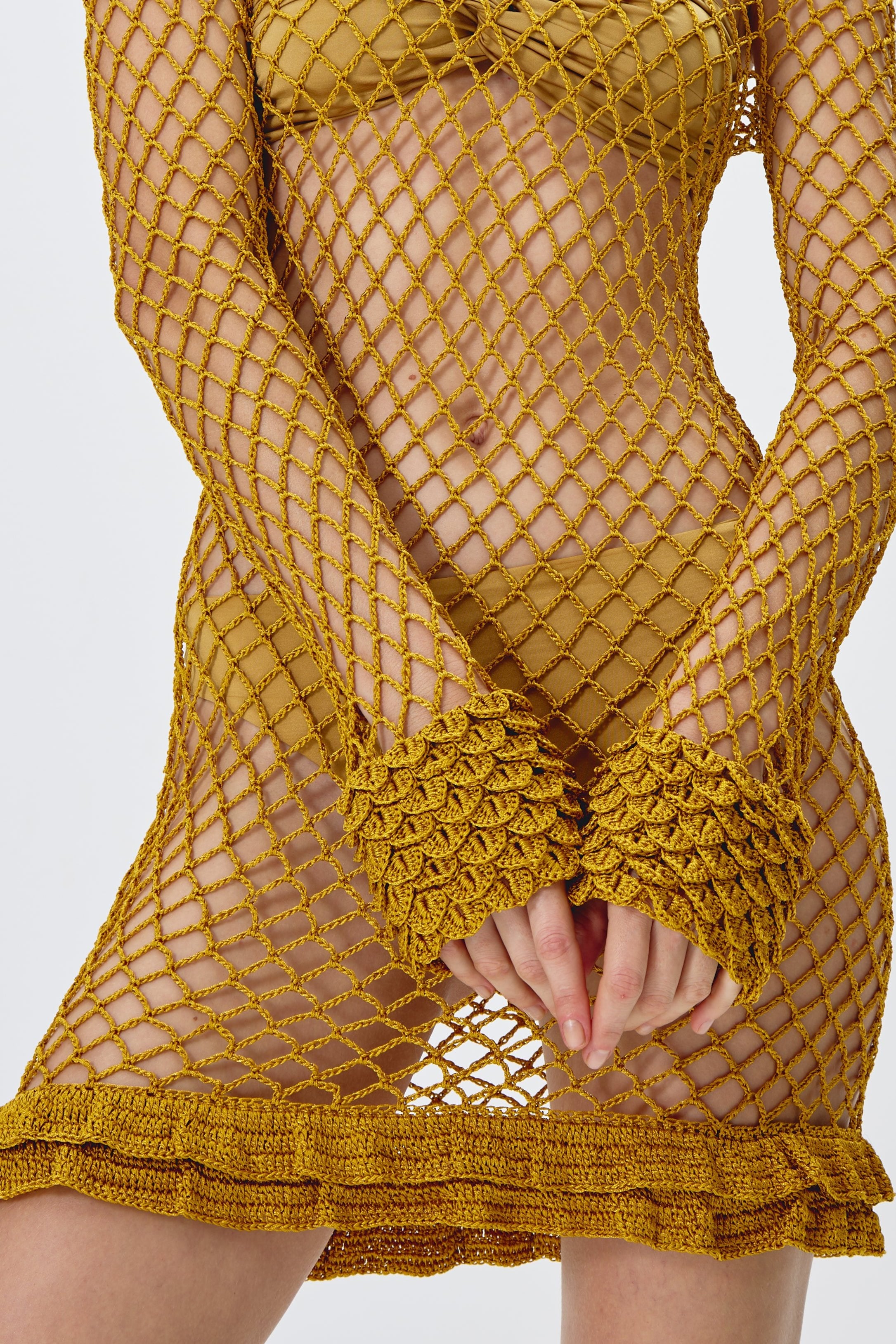 Vestido Curto Karla em Crochê Dourado